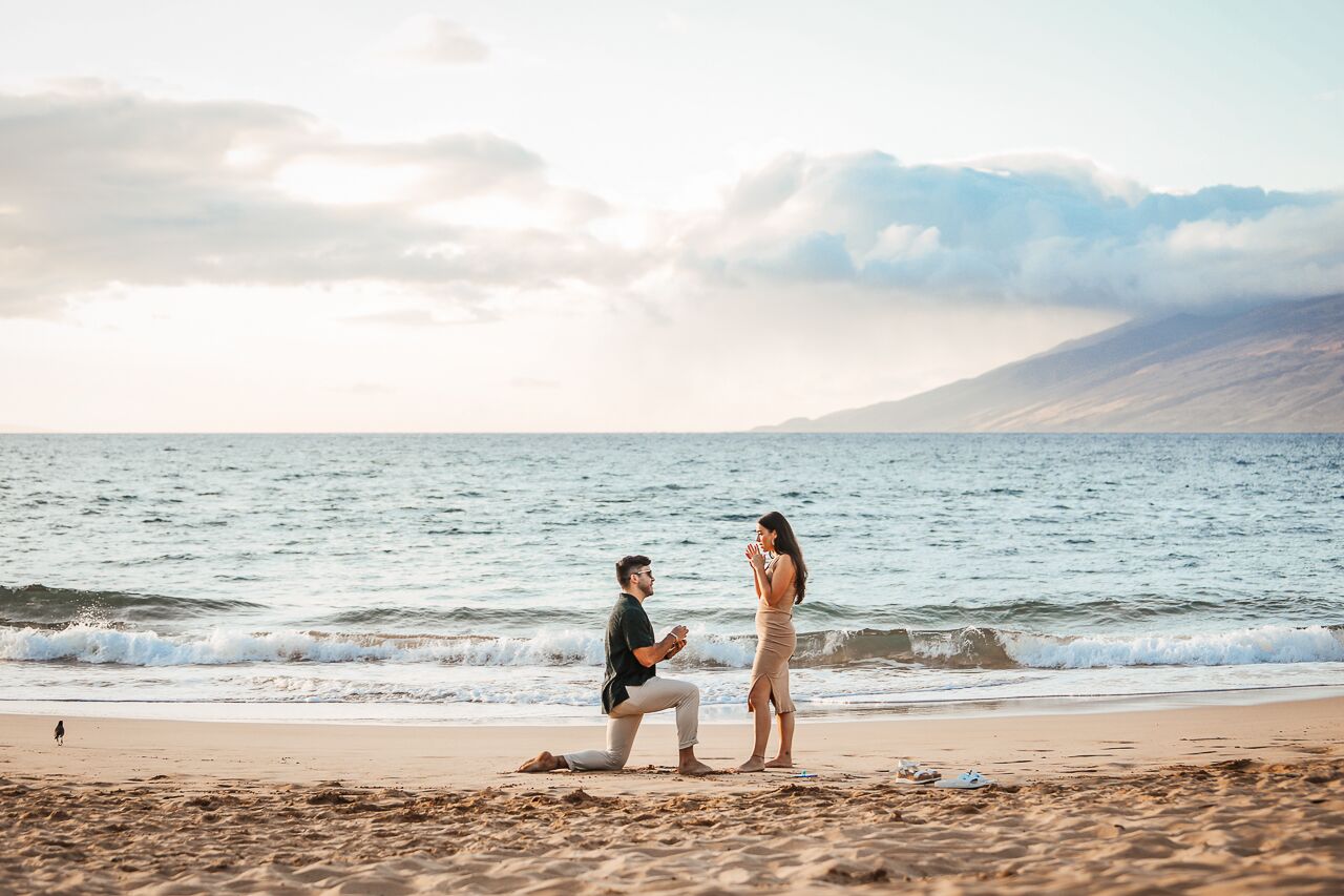 hire a proposal photograhper in Maui