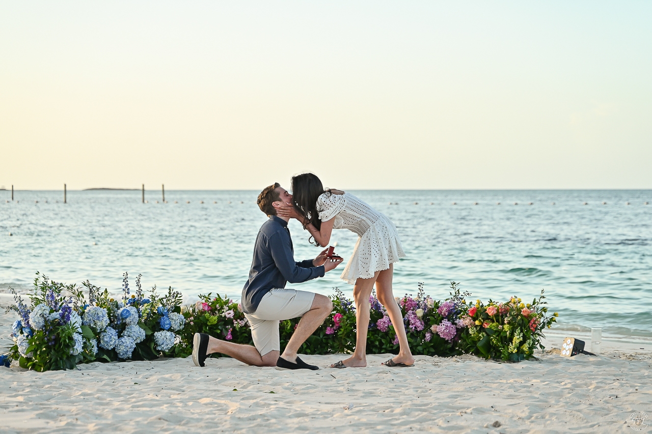 hire a proposal photograhper in Nassau, Bahamas