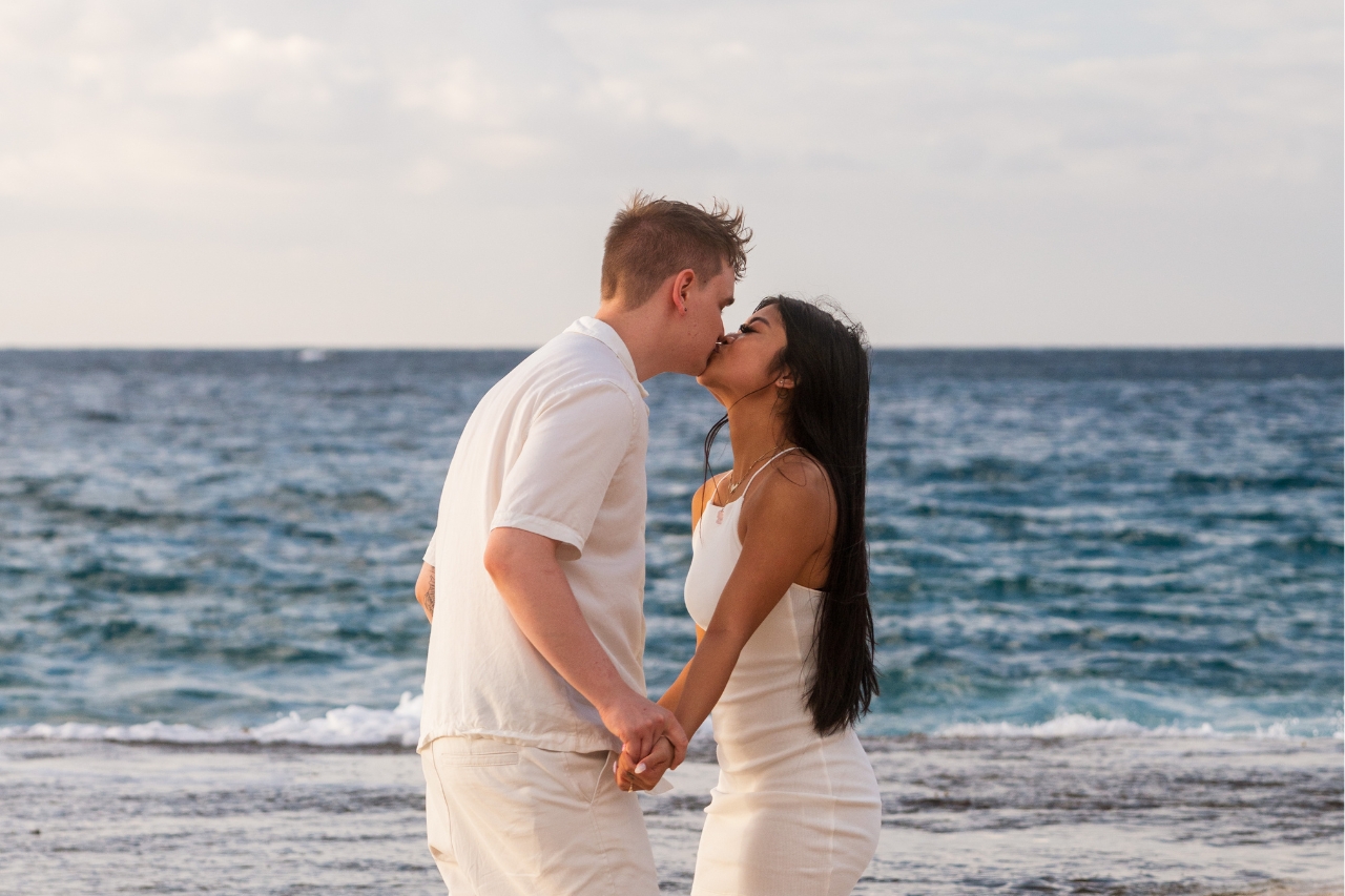 featured photo spot in Oahu for proposals photo shoots
