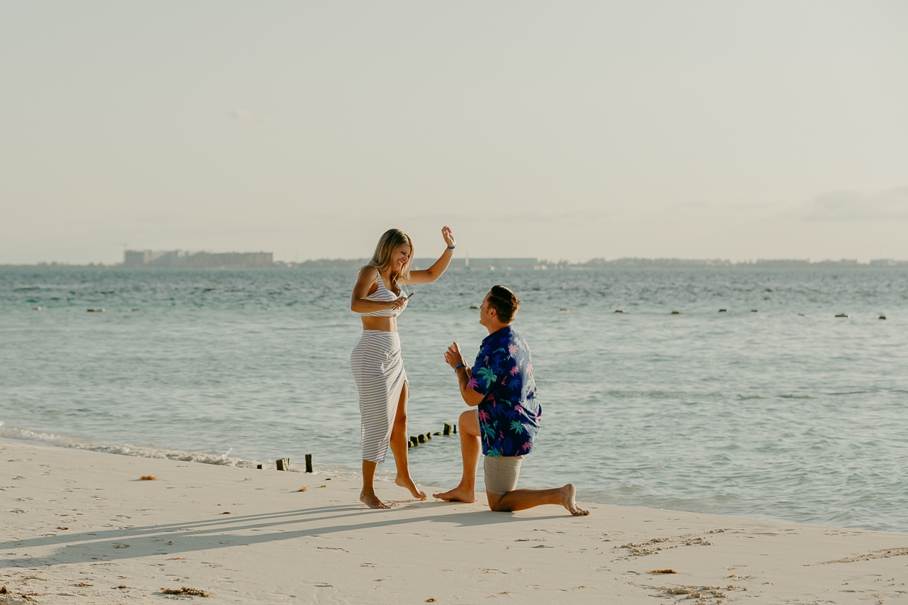 hire a proposal photograhper in Isla Mujeres
