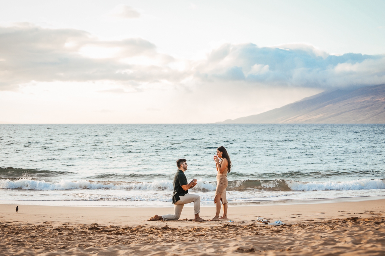 hire a proposal photograhper in Maui