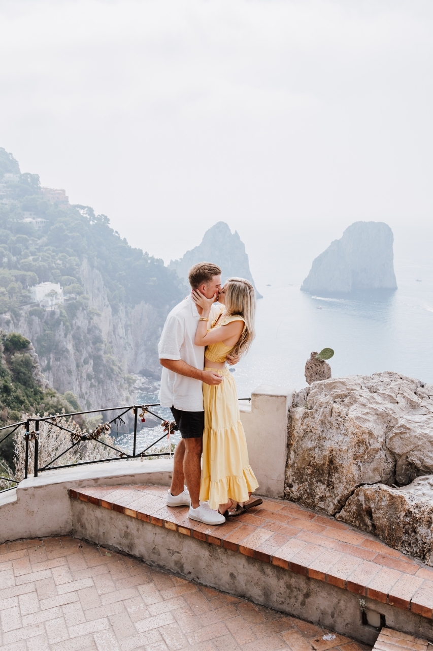 hire a proposal photograhper in Capri 