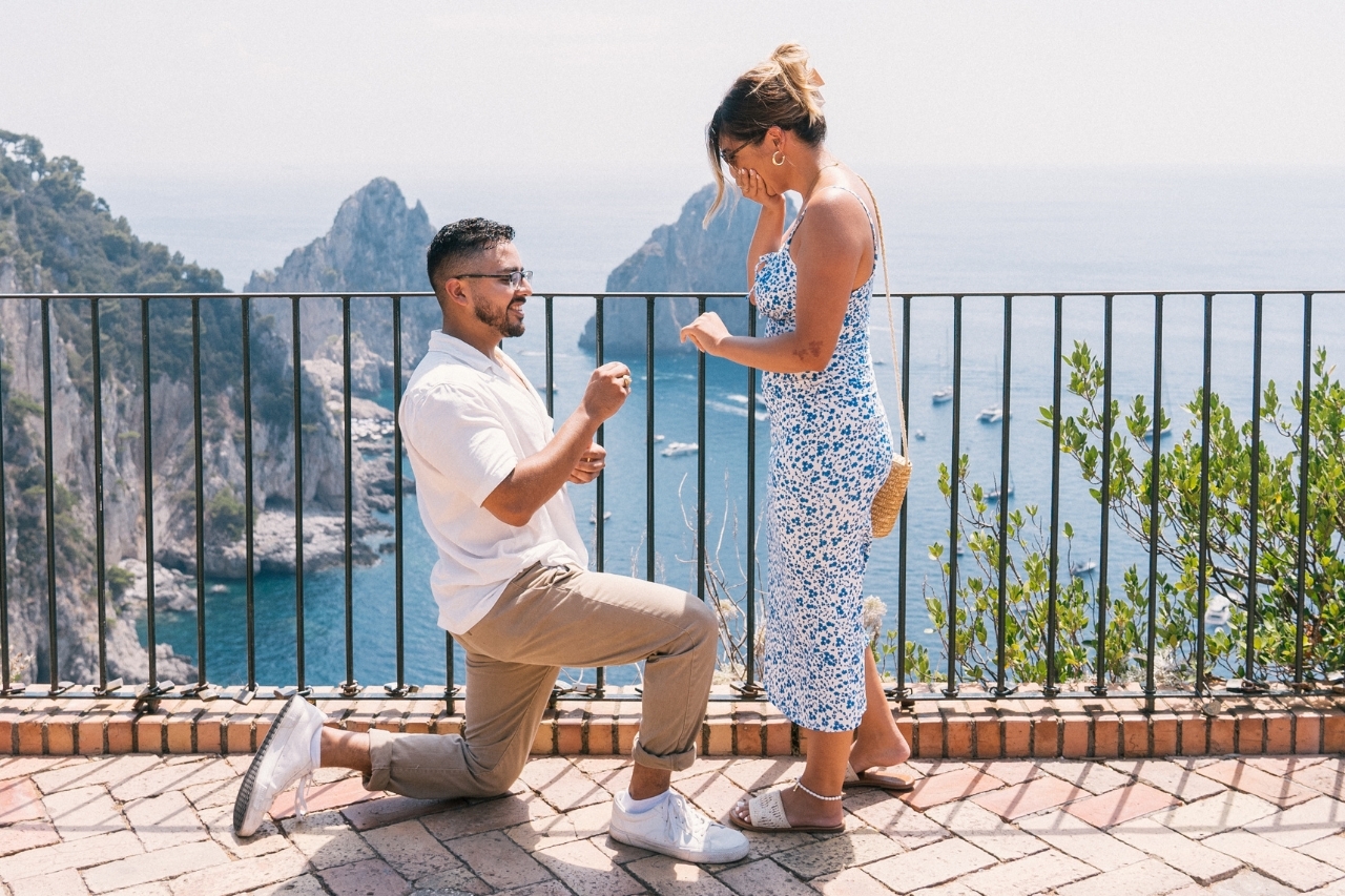 hire a proposal photograhper in Capri 