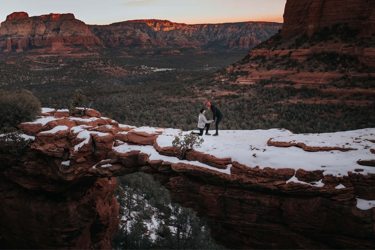 sedona-proposal-photographer-local-lens-devils-bridge
