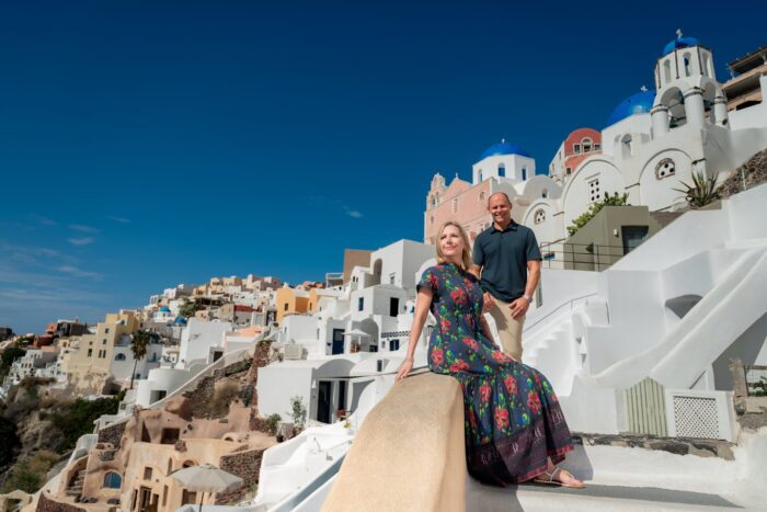 santorini-couple-local-lens-oia
